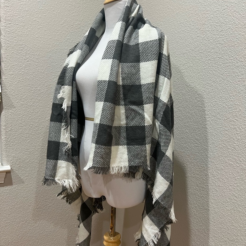 Accessory Depot Gray & White Buffalo Plaid Scarf